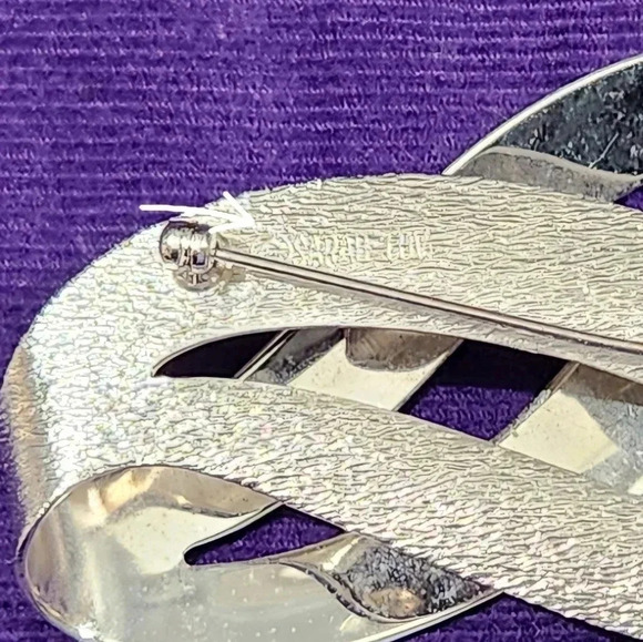 CLEARANCE Vintage Sarah Coventry Satin Flame Signed Brooch & Earrings Set - Picture 6 of 6